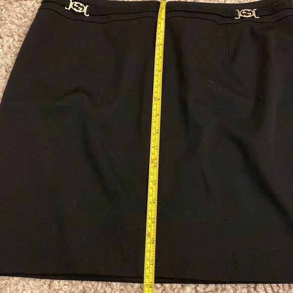 Black Gucci mini skirt with two silver GGs that rest on your back hips. With bag - Picture 8 of 10